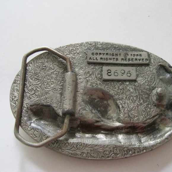 Fun vintage retro belt buckle of a squirrel in the woods - Picture 3 of 3